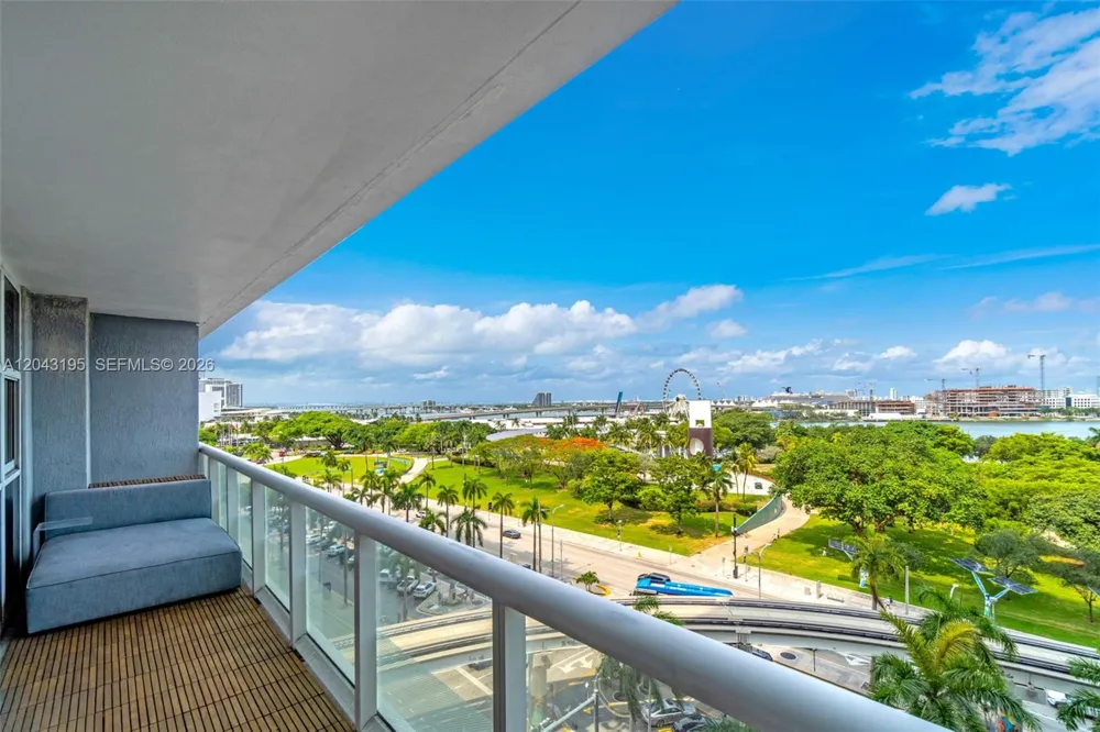 50 Biscayne Blvd #904 Miami, FL 33132