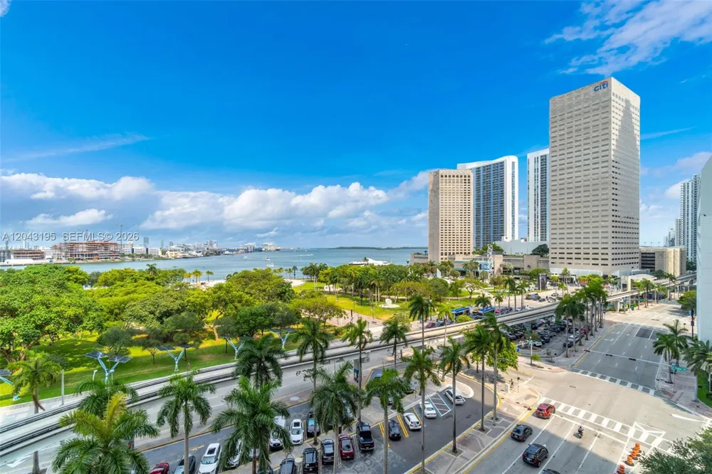 50 Biscayne Blvd #904 Miami, FL 33132