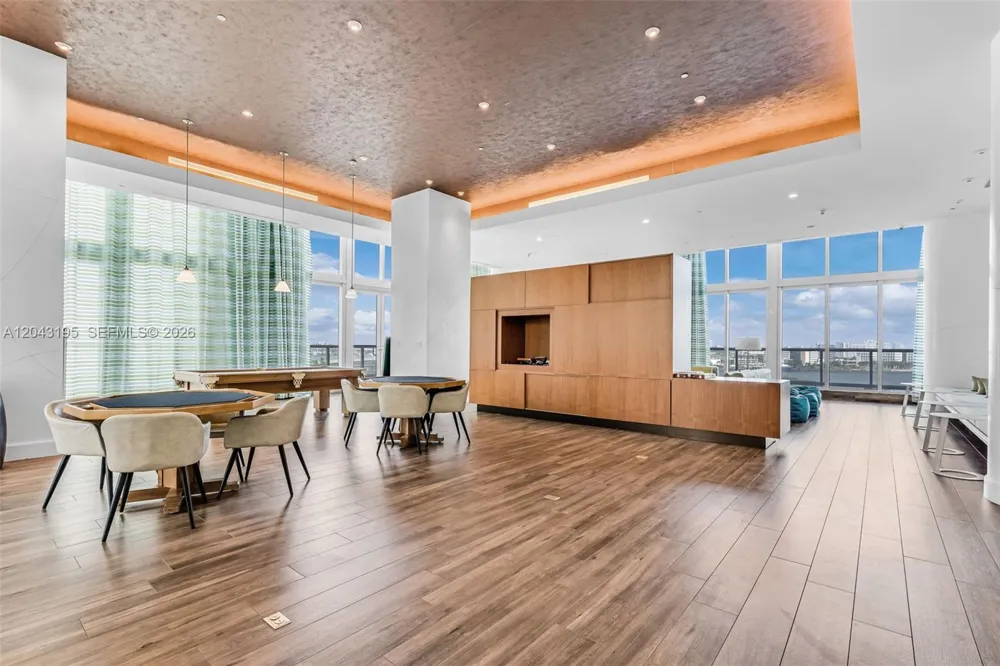 50 Biscayne Blvd #904 Miami, FL 33132