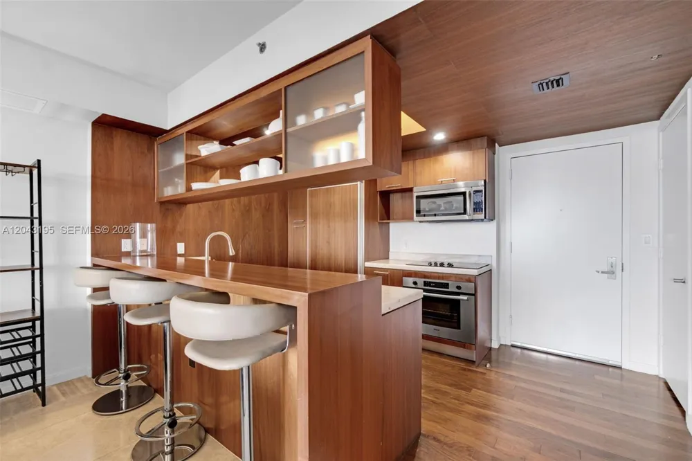 50 Biscayne Blvd #904 Miami, FL 33132