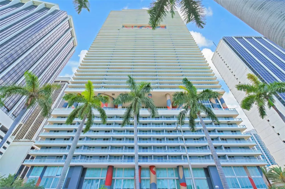 50 Biscayne Blvd #904 Miami, FL 33132