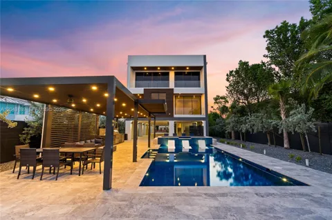 16 Seaside Ave