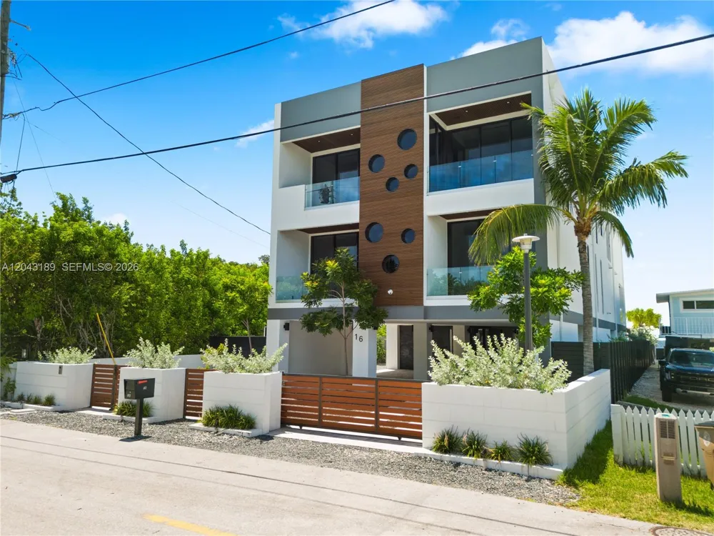 16 Seaside Ave Key Largo, FL 33037