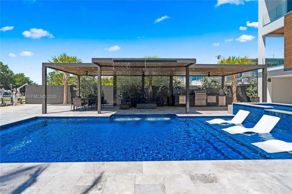 16 Seaside Ave Key Largo, FL 33037