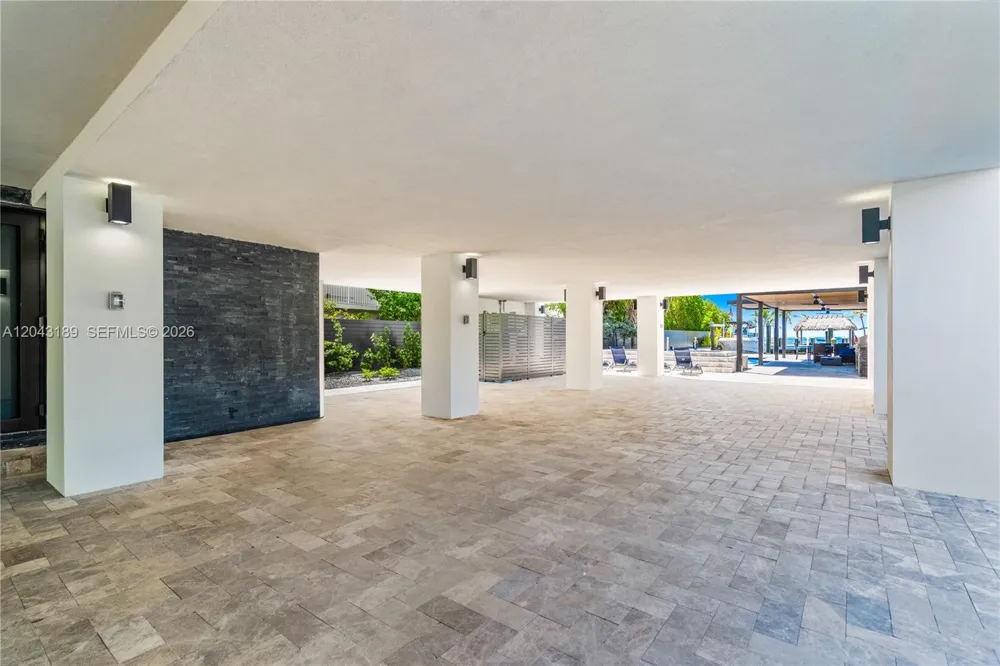 16 Seaside Ave Key Largo, FL 33037