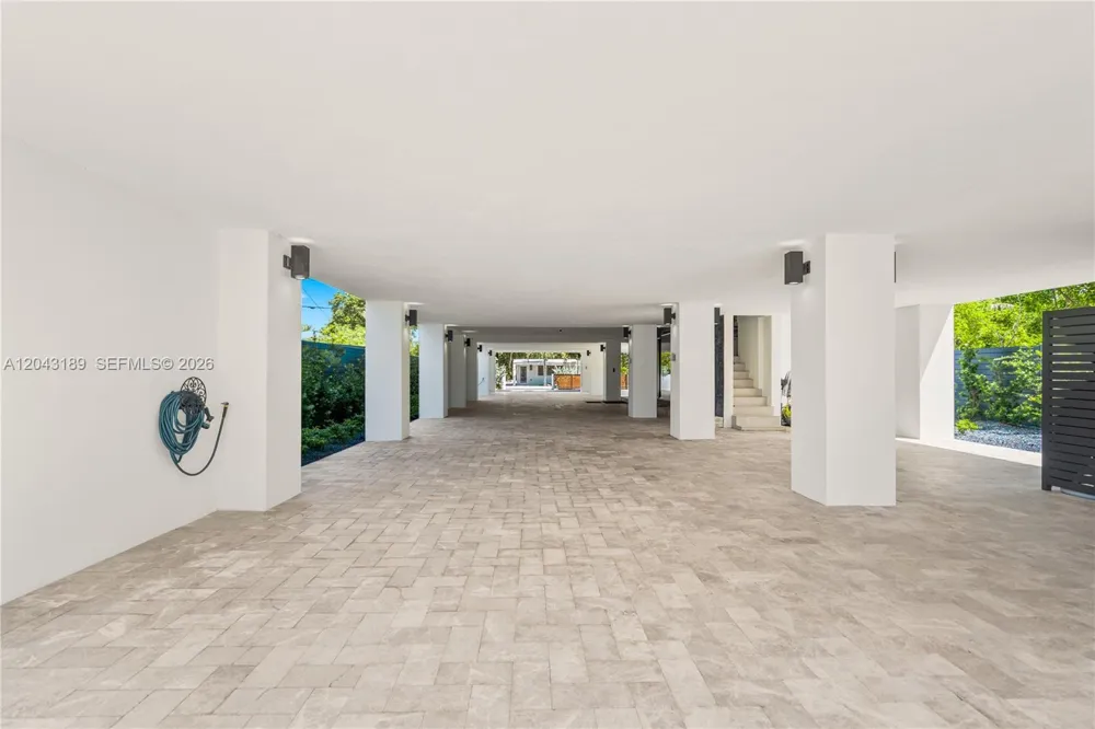 16 Seaside Ave Key Largo, FL 33037