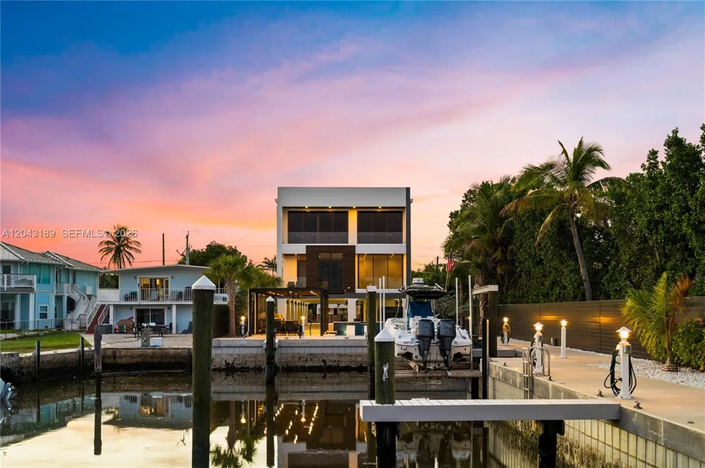 16 Seaside Ave Key Largo, FL 33037