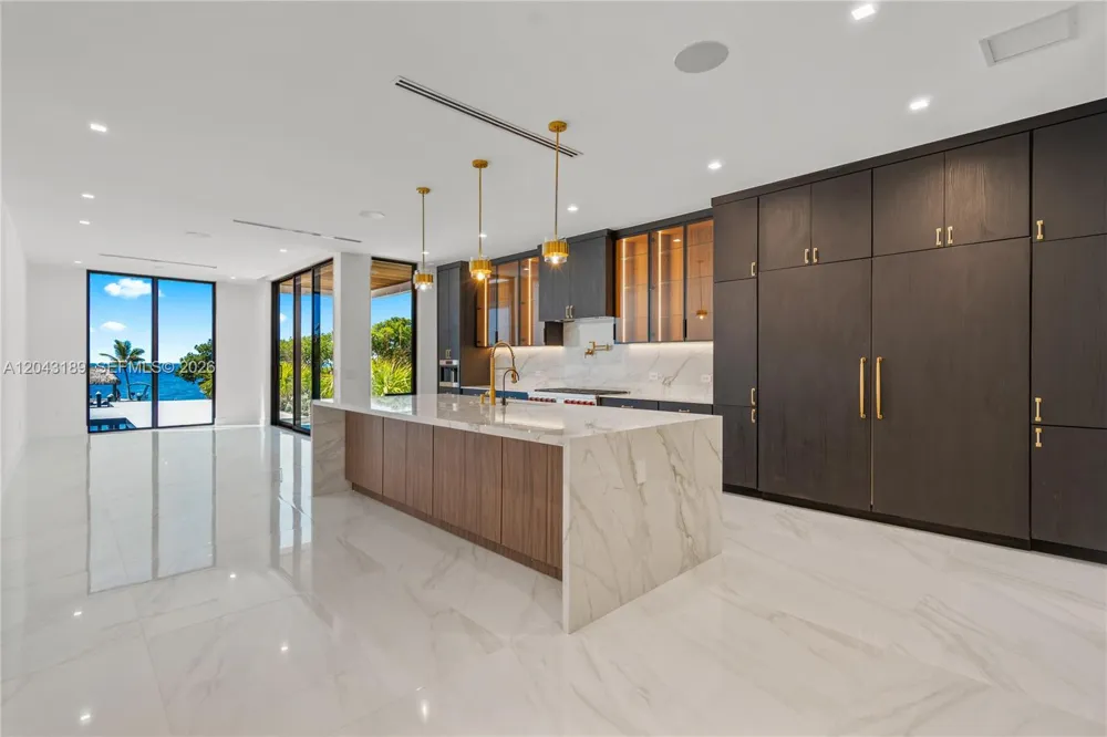 16 Seaside Ave Key Largo, FL 33037