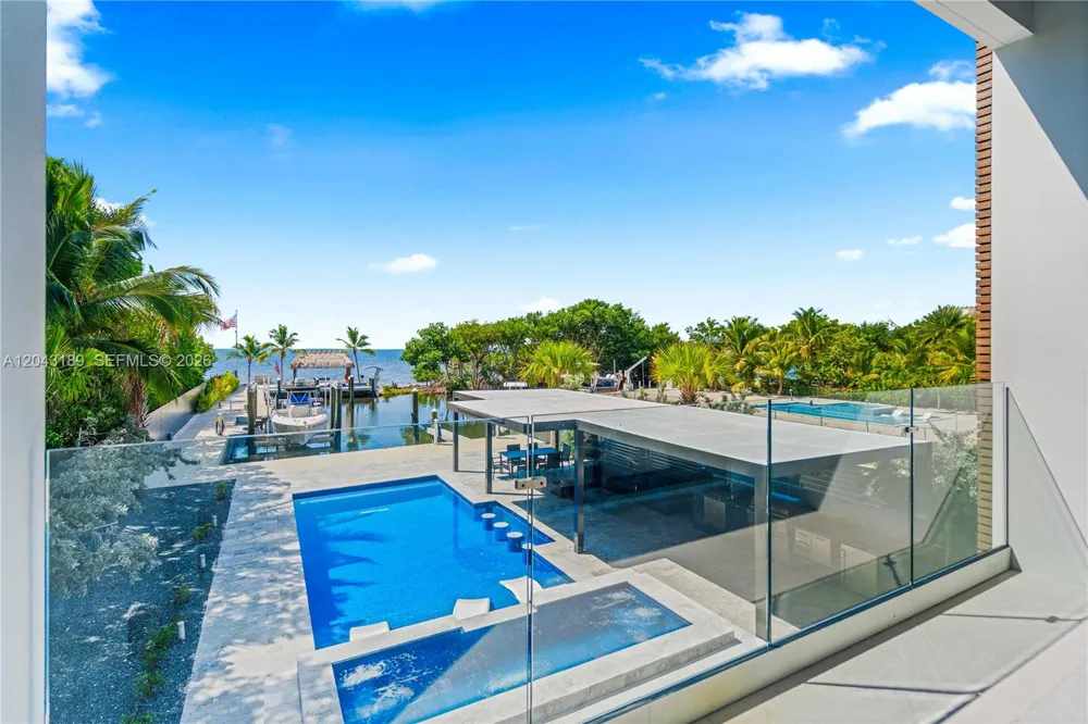 16 Seaside Ave Key Largo, FL 33037