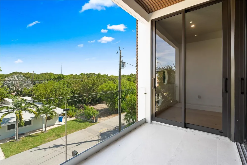 16 Seaside Ave Key Largo, FL 33037