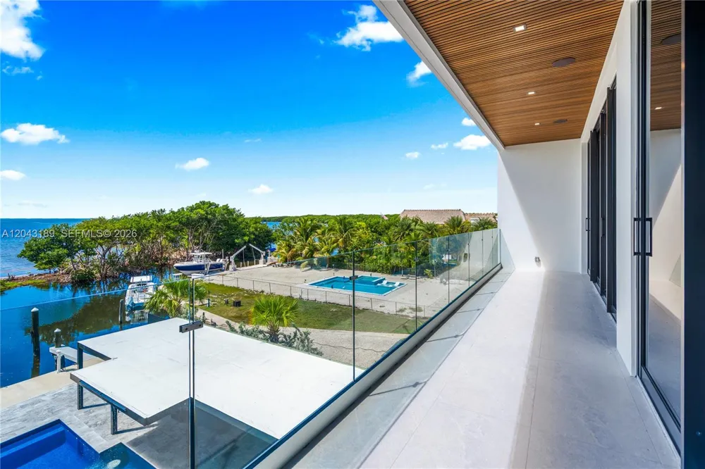 16 Seaside Ave Key Largo, FL 33037