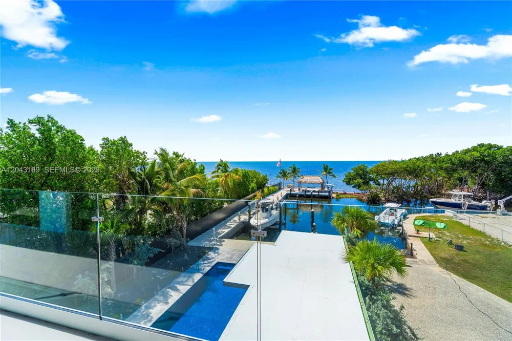 16 Seaside Ave Key Largo, FL 33037