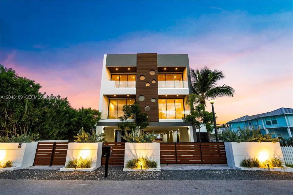 16 Seaside Ave Key Largo, FL 33037