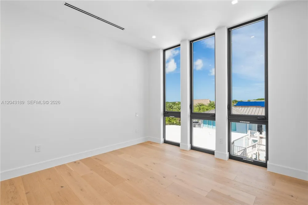 16 Seaside Ave Key Largo, FL 33037