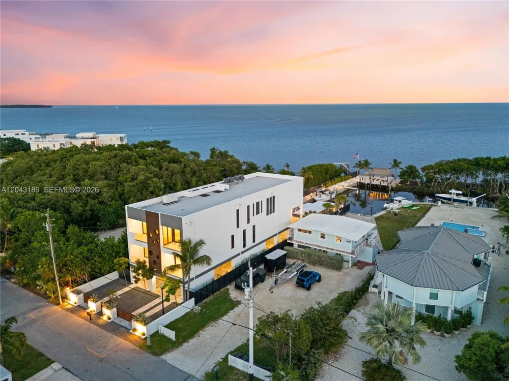 16 Seaside Ave Key Largo, FL 33037