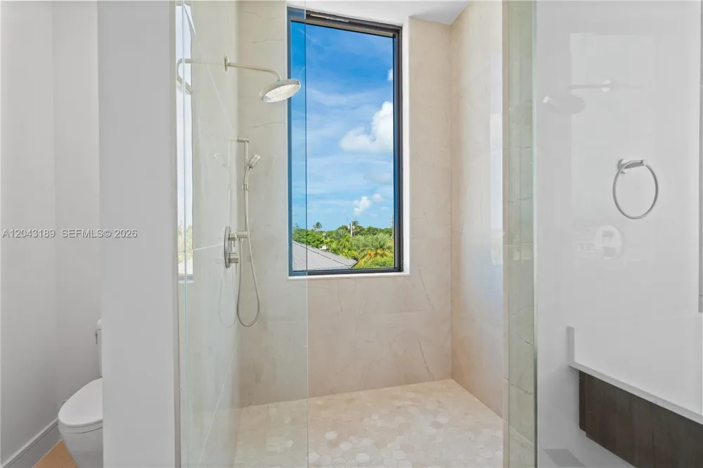 16 Seaside Ave Key Largo, FL 33037