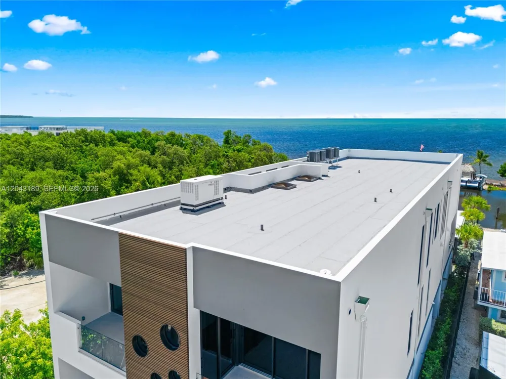 16 Seaside Ave Key Largo, FL 33037