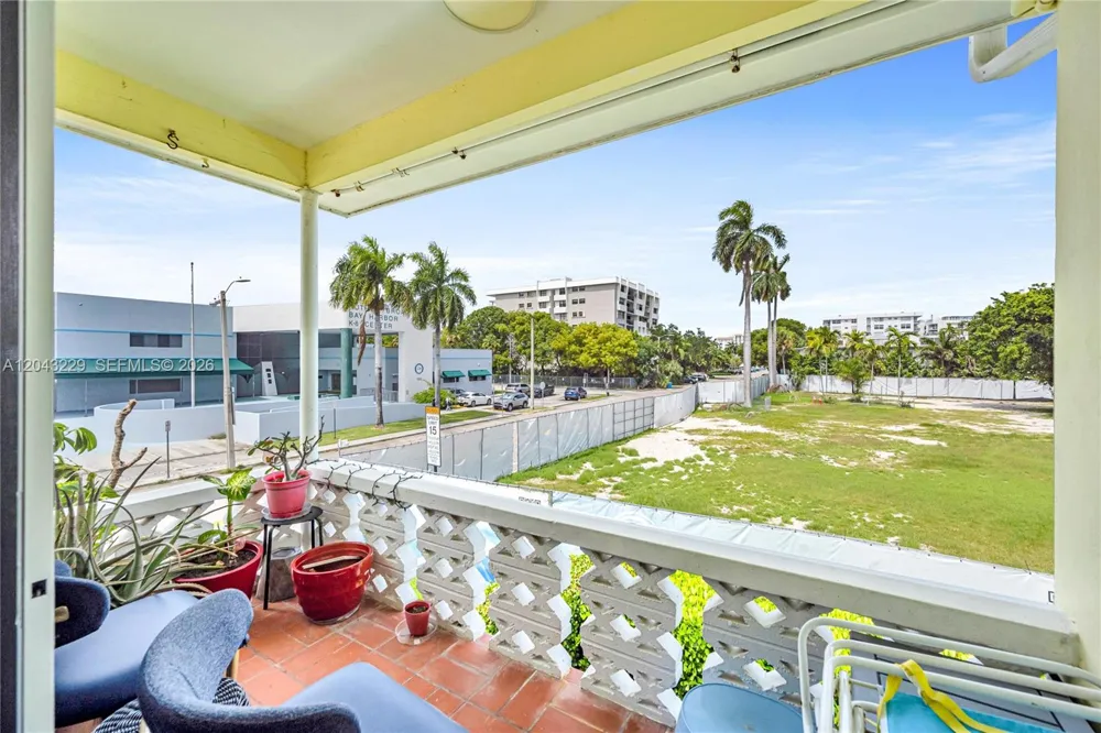 9281 W Bay Harbor Dr #15 Bay Harbor Islands, FL 33154