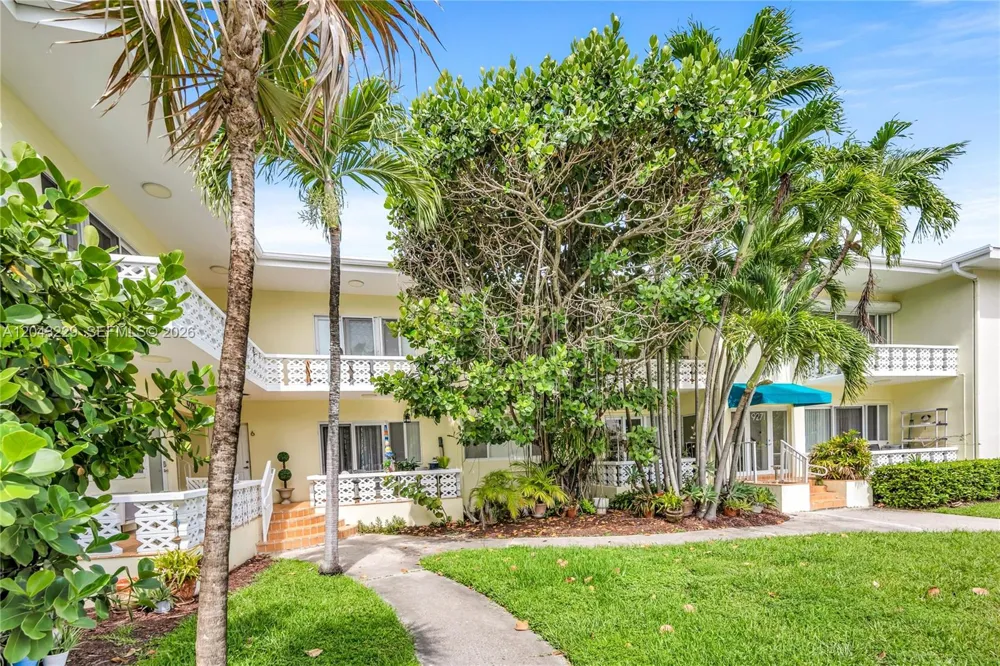 9281 W Bay Harbor Dr #15 Bay Harbor Islands, FL 33154