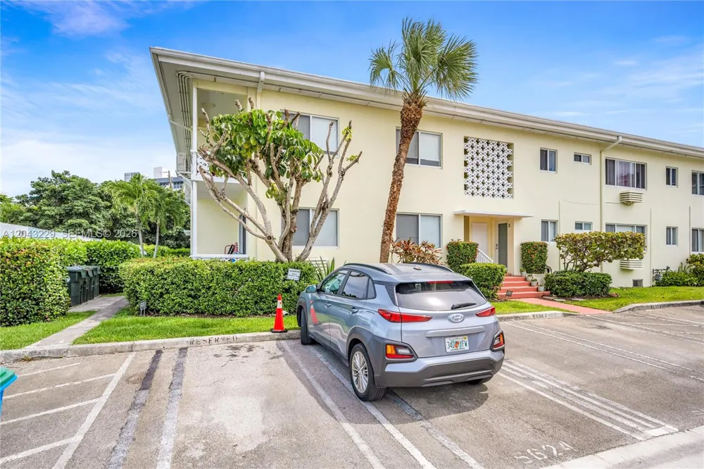 9281 W Bay Harbor Dr #15 Bay Harbor Islands, FL 33154