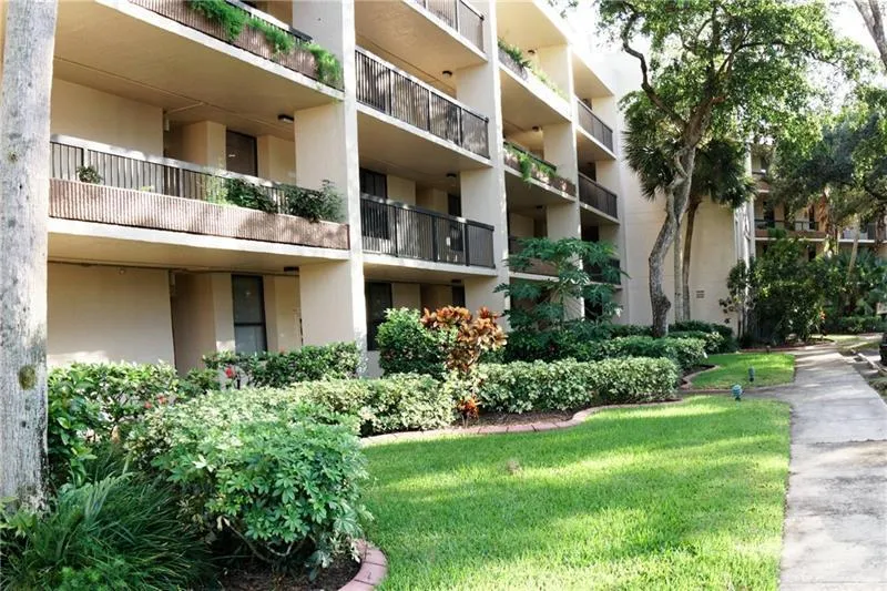 7500 NW 1st Court #102-3 Plantation, FL 33317