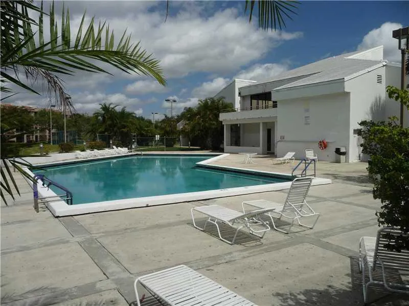 7500 NW 1st Court #102-3 Plantation, FL 33317