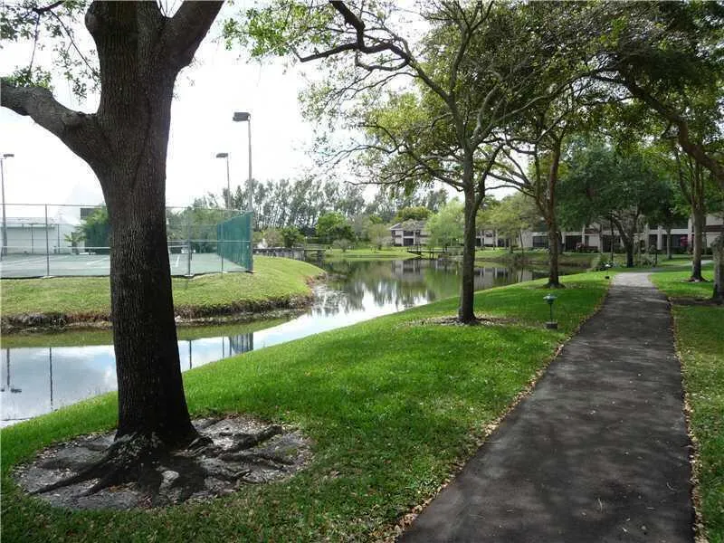 7500 NW 1st Court #102-3 Plantation, FL 33317