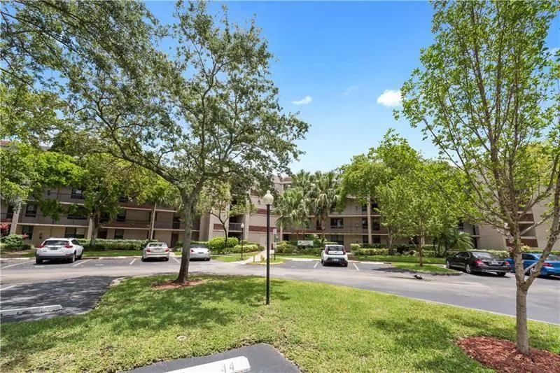7500 NW 1st Court #102-3 Plantation, FL 33317