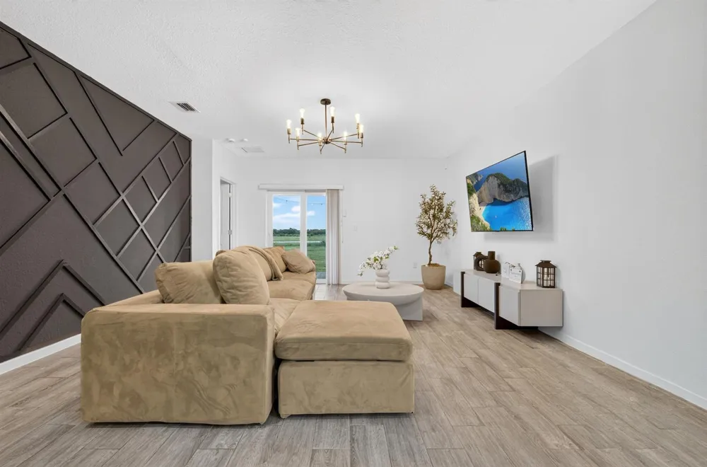 950 Bent Creek Drive Fort Pierce, FL 34947