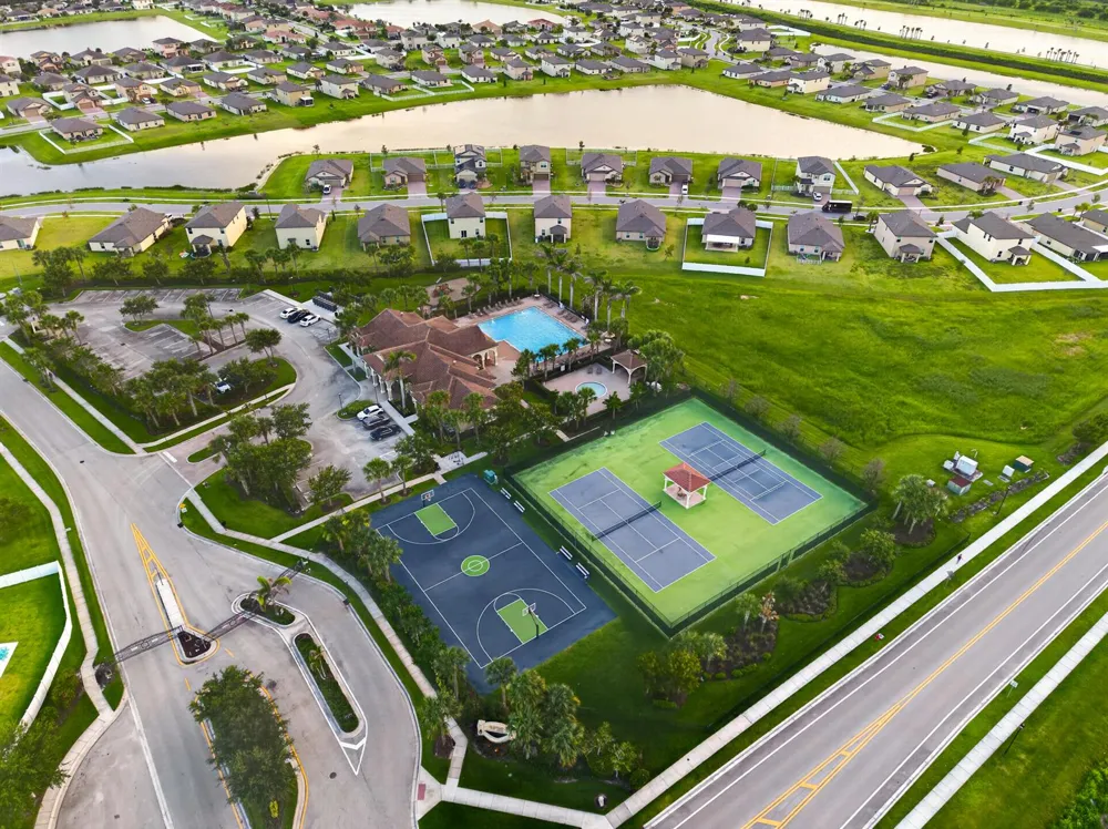950 Bent Creek Drive Fort Pierce, FL 34947