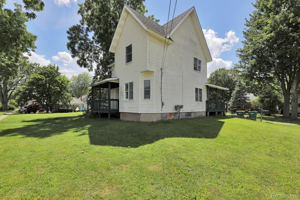 105 Scougle Street Durand City, MI 48429