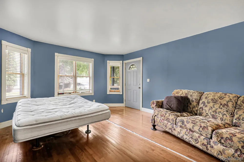 105 Scougle Street Durand City, MI 48429