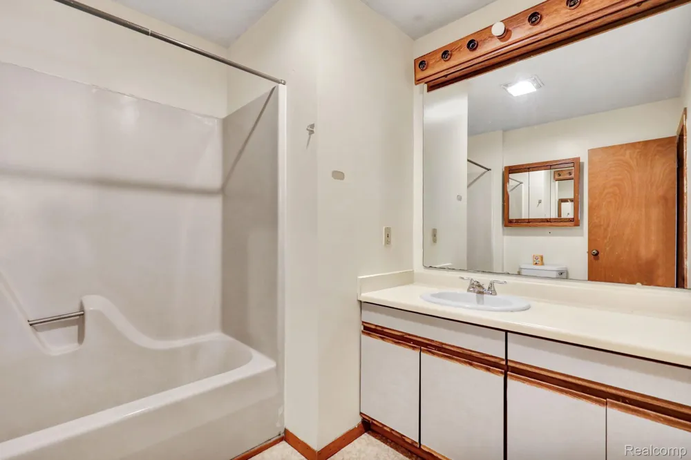 105 Scougle Street Durand City, MI 48429
