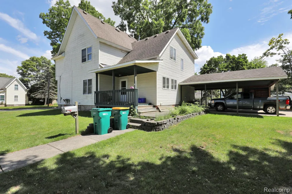 105 Scougle Street Durand City, MI 48429
