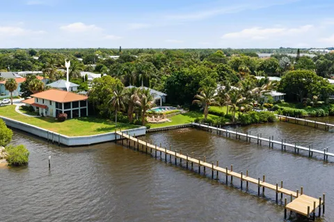 911 NW Sunset Terrace