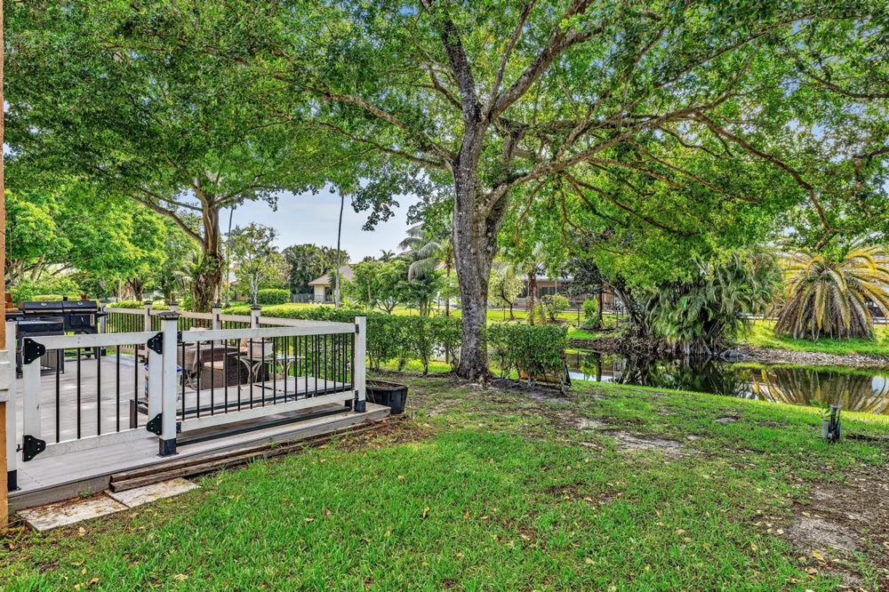 11251 Lakeview Drive #21-f Coral Springs, FL 33071