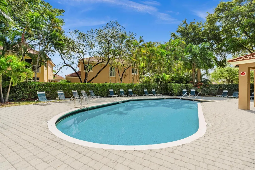 11251 Lakeview Drive #21-f Coral Springs, FL 33071