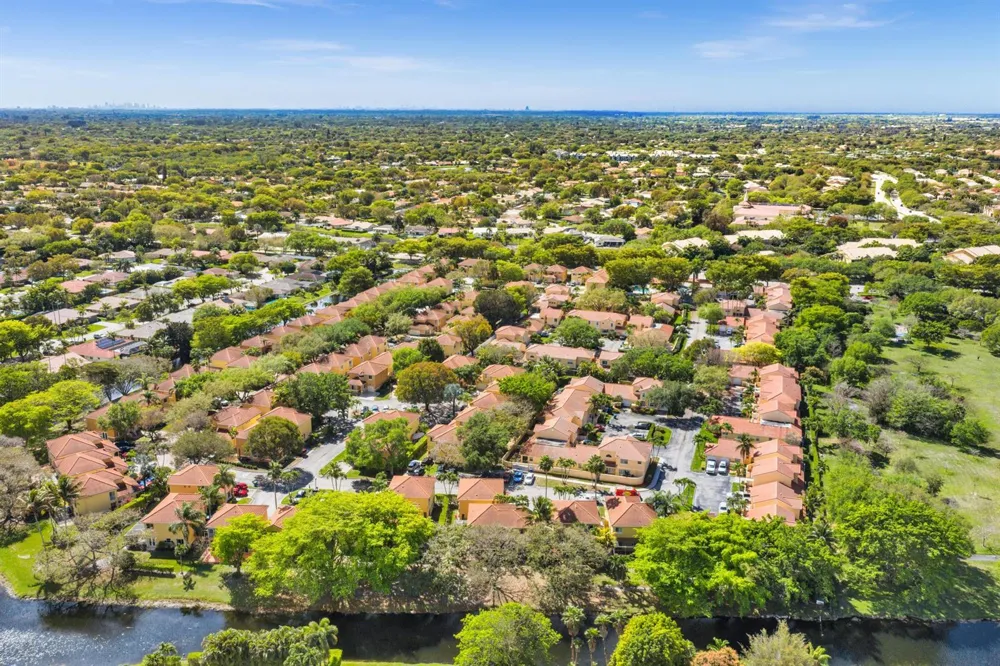 11251 Lakeview Drive #21-f Coral Springs, FL 33071