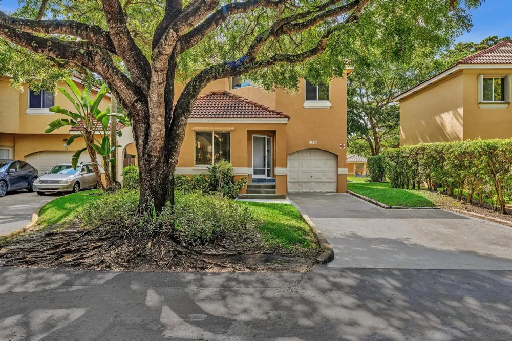 11251 Lakeview Drive #21-f Coral Springs, FL 33071