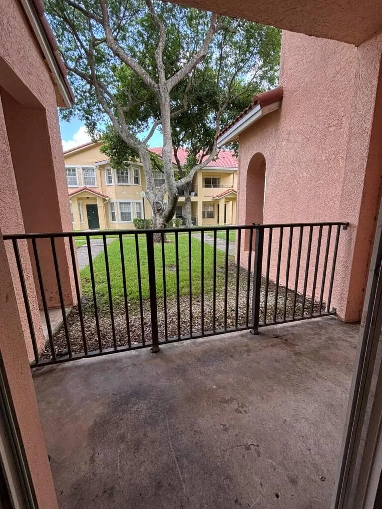 2412 Belmont Lane North Lauderdale, FL 33068