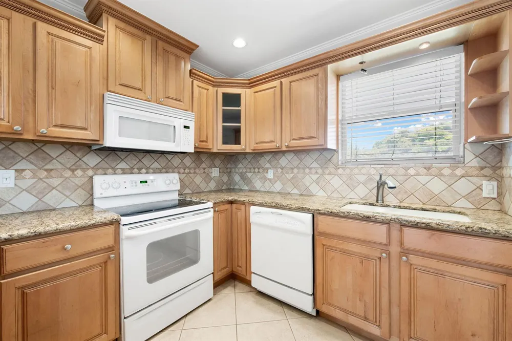 2748 NE 28th Avenue #20 Lighthouse Point, FL 33064