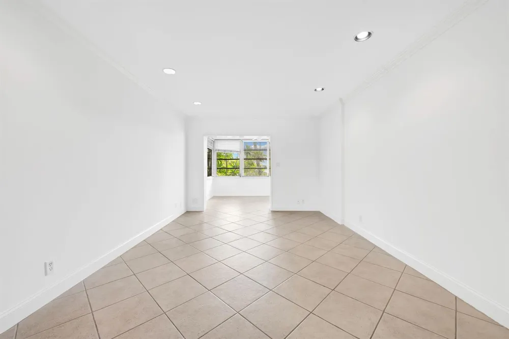 2748 NE 28th Avenue #20 Lighthouse Point, FL 33064
