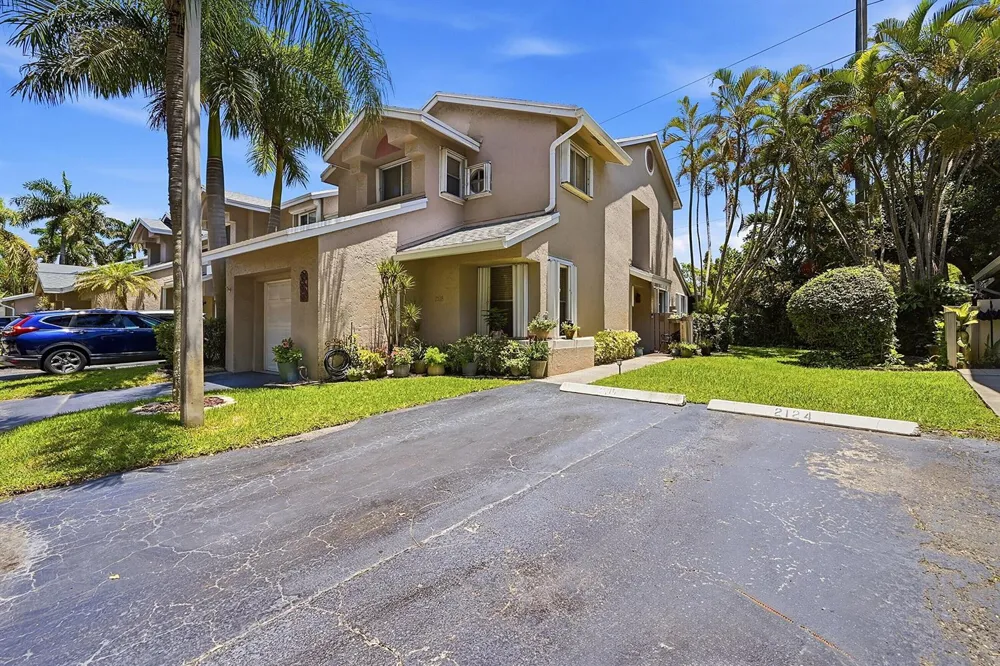 2118 Discovery Circle W Deerfield Beach, FL 33442