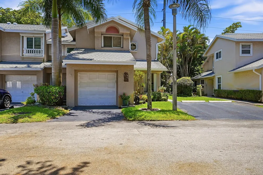 2118 Discovery Circle W Deerfield Beach, FL 33442