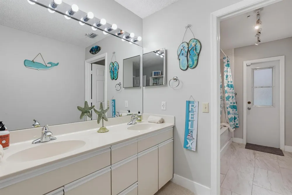 1619 Wiltshire Village Drive Wellington, FL 33414