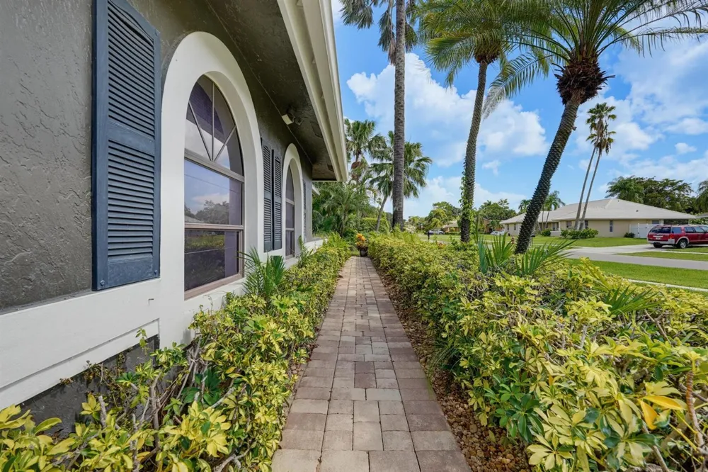 1619 Wiltshire Village Drive Wellington, FL 33414