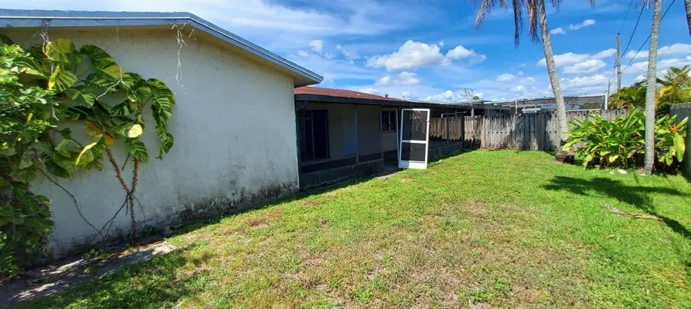 11351 NW 40th Place Sunrise, FL 33323
