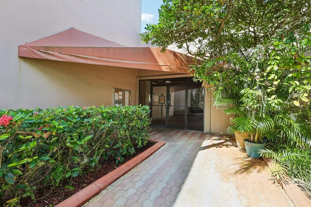 1330 NW 123rd Avenue Pembroke Pines, FL 33026