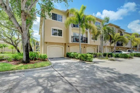300 Crestwood Court #307