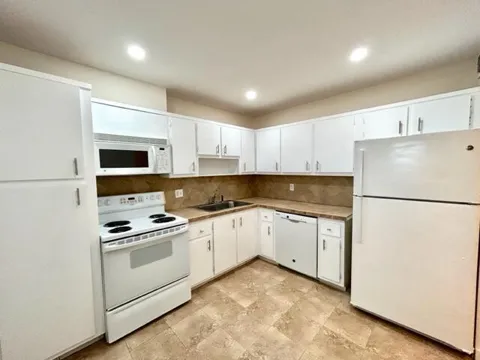 6061 Falls Cir Drive #402
